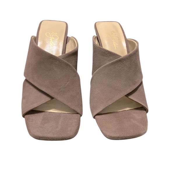 42 Gold Saldana Heel in Sandalwood Suede - Picture 3 of 7